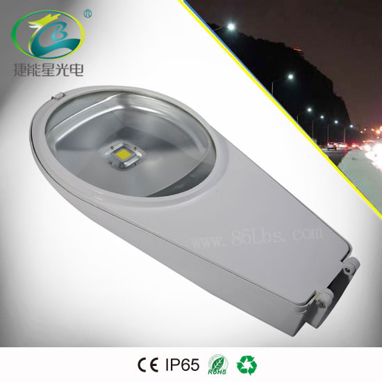 LED路燈耐沖擊，抗雷擊性強，無此外線和紅外線輻射